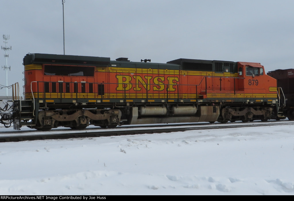 BNSF 879